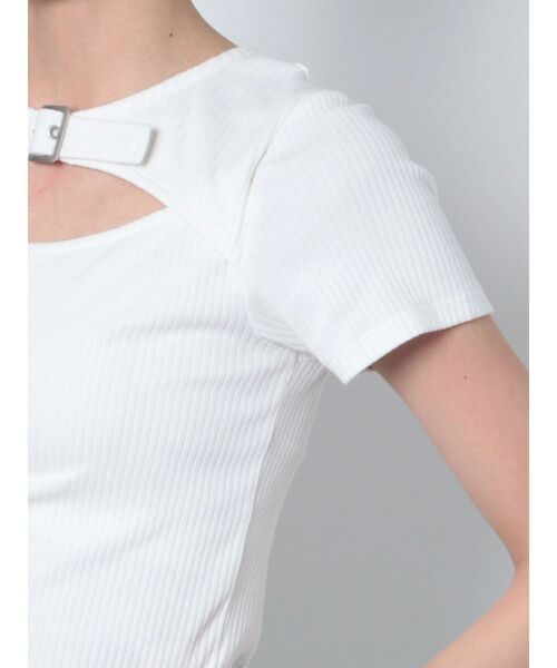 EVRIS（エヴリス）の「バックルデザイントップス（Tシャツ/カットソー・レディース・ブラック/ブルー/ホワイト・FREE）」の6枚目の写真