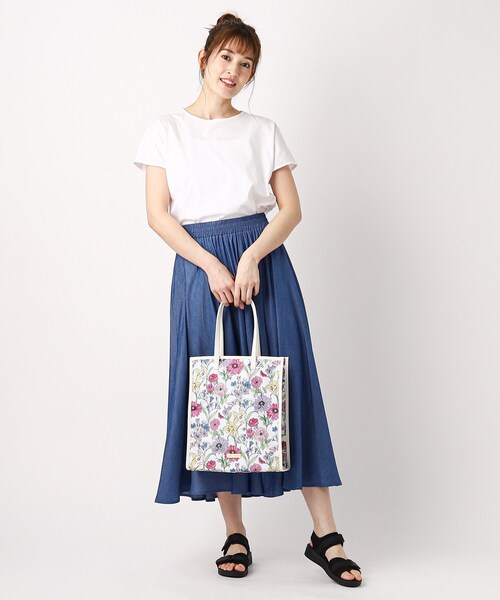 LAURA ASHLEY（ローラアシュレイ）の「【70周年セレブレーティングプリント】ギリー柄 スクエアトートバッグ（トートバッグ・レディース・ホワイト系1/ブルー系5・00）」の9枚目の写真