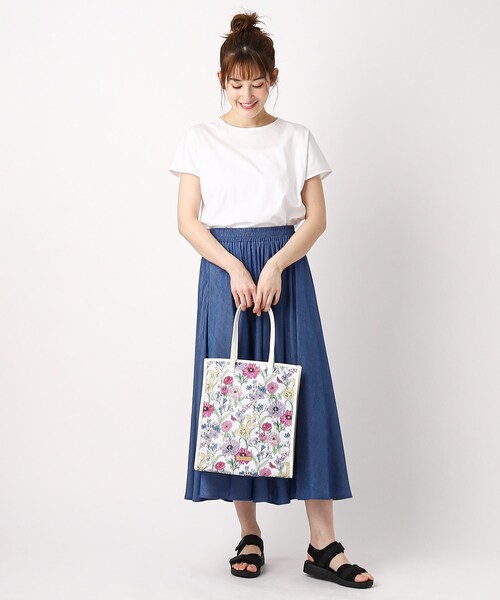 LAURA ASHLEY（ローラアシュレイ）の「【70周年セレブレーティングプリント】ギリー柄 スクエアトートバッグ（トートバッグ・レディース・ホワイト系1/ブルー系5・00）」の4枚目の写真