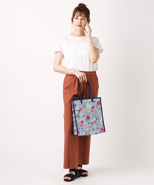 LAURA ASHLEY（ローラアシュレイ）の「【70周年セレブレーティングプリント】ギリー柄 スクエアトートバッグ（トートバッグ・レディース・ホワイト系1/ブルー系5・00）」の17枚目の写真