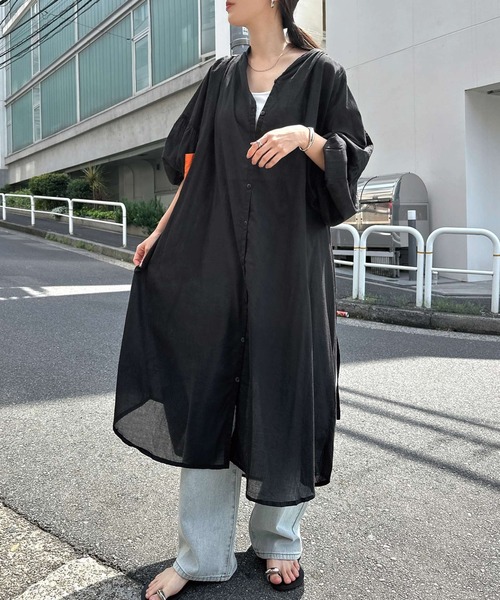 andme(アンドミー)の「インド綿長袖ギャザーワンピース(ワンピース・レディース・ブラック/チャコールグレー/ネイビー/ブラウン/オフホワイト/カーキ/オレンジ/ブルー・M)」の2枚目の写真