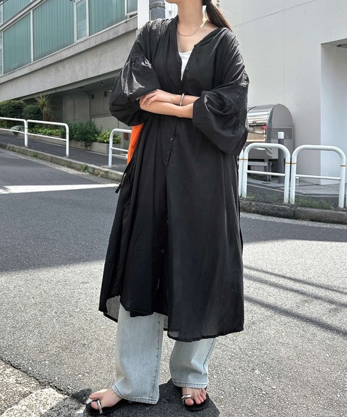 andme(アンドミー)の「インド綿長袖ギャザーワンピース(ワンピース・レディース・ブラック/チャコールグレー/ネイビー/ブラウン/オフホワイト/カーキ/オレンジ/ブルー・M)」の15枚目の写真