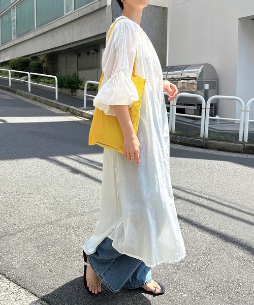 andme(アンドミー)の「インド綿長袖ギャザーワンピース(ワンピース・レディース・ブラック/チャコールグレー/ネイビー/ブラウン/オフホワイト/カーキ/オレンジ/ブルー・M)」の11枚目の写真