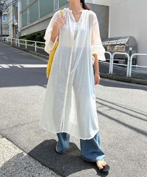 andme(アンドミー)の「インド綿長袖ギャザーワンピース(ワンピース・レディース・ブラック/チャコールグレー/ネイビー/ブラウン/オフホワイト/カーキ/オレンジ/ブルー・M)」の12枚目の写真
