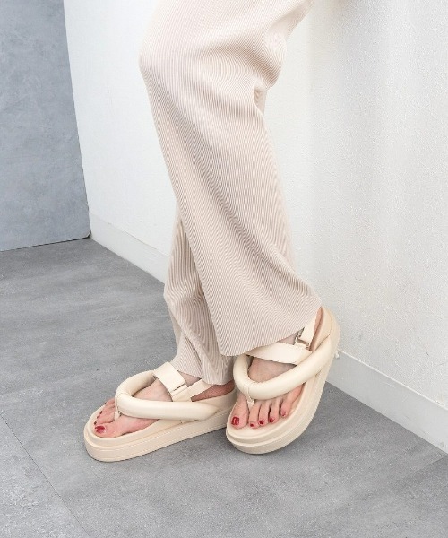 Fabby fabby(ファビィーファビィー)の「トング厚底コンフォートサンダル(サンダル・レディース・オフホワイト/ブラック・MEDIUM/LARGE/SMALL)」の21枚目の写真