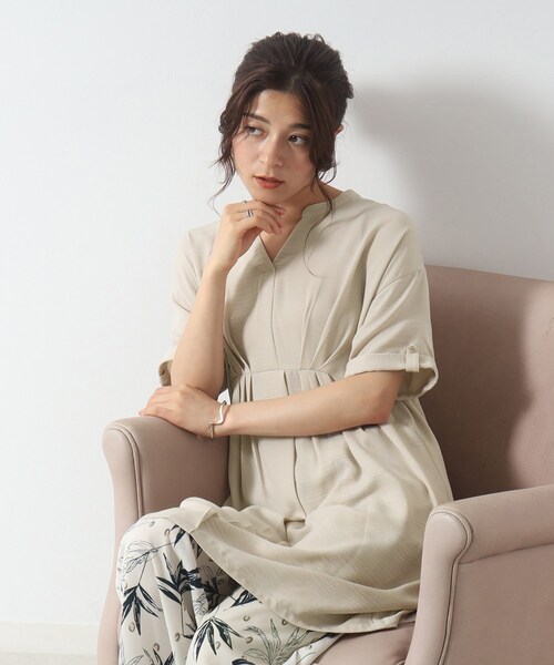 DRESKIP(ドレスキップ)の「◆ウエストタックがすっきり見え さらりスキッパーチュニック(チュニック・レディース・ライトベージュ/イエロー/ブラック・02/03/04)」の2枚目の写真