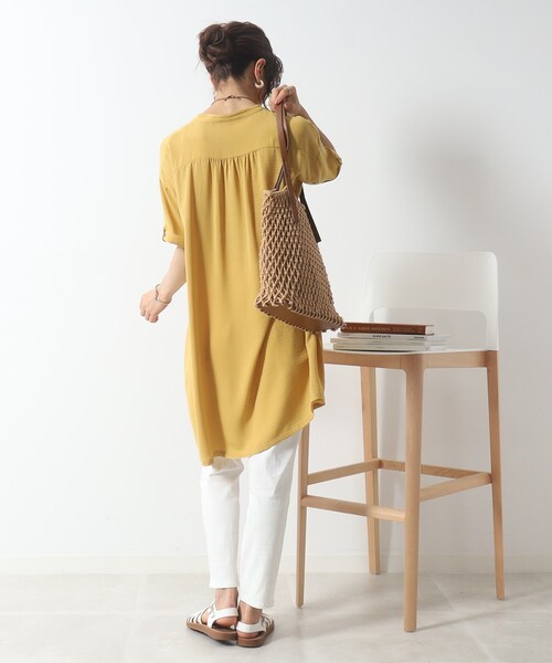 DRESKIP(ドレスキップ)の「◆ウエストタックがすっきり見え さらりスキッパーチュニック(チュニック・レディース・ライトベージュ/イエロー/ブラック・02/03/04)」の22枚目の写真