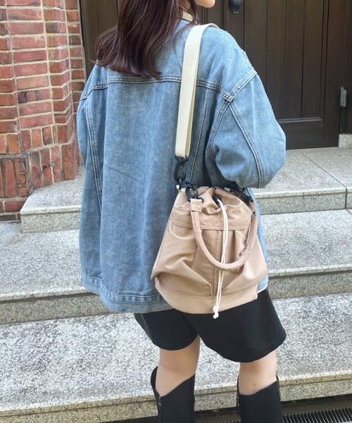 CLEA（クレア）の「コーデュロイ襟切り替え ビッグシルエット デニムジャケット（デニムジャケット・レディース・ブラック/ブルー・M/L）」の19枚目の写真