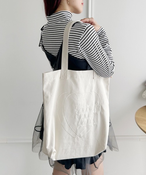 Loueme（ルエム）の「【A4対応】ダブルハートロゴ刺繍トートバッグ