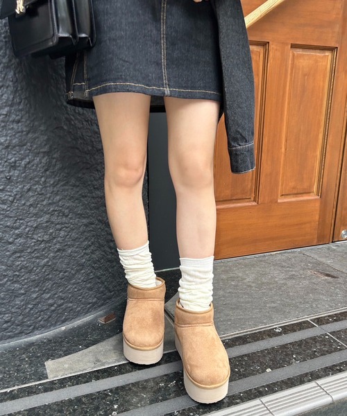 one after another NICE CLAUP(ワンアフターアナザーナイスクラップ)の「フェイクムートンブーツ(ブーツ・レディース・ブラック/ライトブラウン・SMALL/MEDIUM/LARGE)」の5枚目の写真