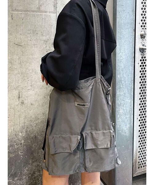 EMODA（エモダ）の「テックナイロンバッグ（ハンドバッグ・レディース・グレー/ブラック・FREE）」の2枚目の写真