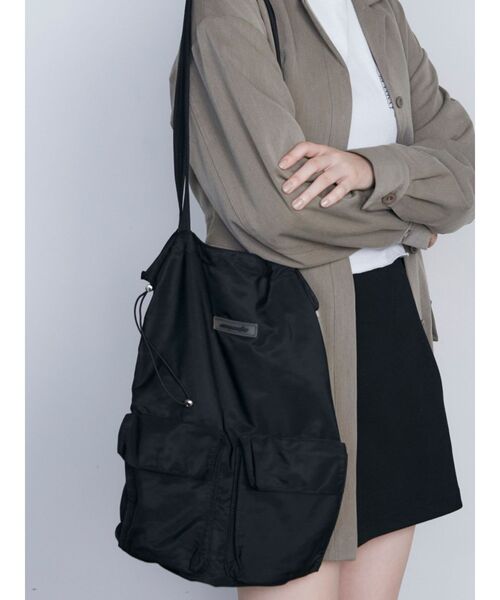 EMODA（エモダ）の「テックナイロンバッグ（ハンドバッグ・レディース・グレー/ブラック・FREE）」の4枚目の写真