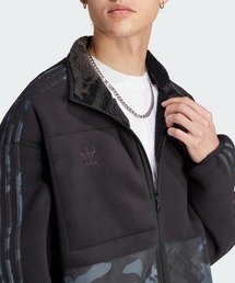 adidas（アディダス）の「グラフィック カモ柄リバーシブル