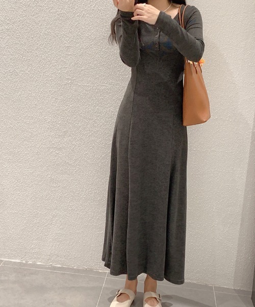 PIN(ピン)の「ヘンリーネックニットソーワンピース(ワンピース・レディース・ブラック/ダークグレー・FREE)」の8枚目の写真