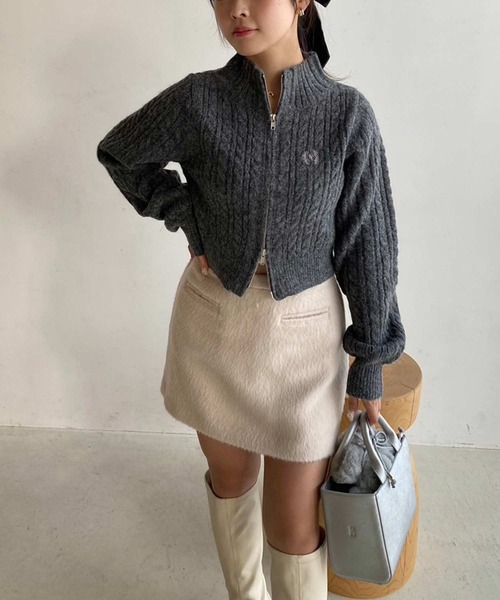 one after another NICE CLAUP（ワンアフターアナザーナイスクラップ）の「ワンポイント刺繍/ダブルジップアップケーブルニット（ニット/セーター・レディース・アイボリー/グレー/チャコールグレー/ベージュ/ピンク・FREE）」の7枚目の写真