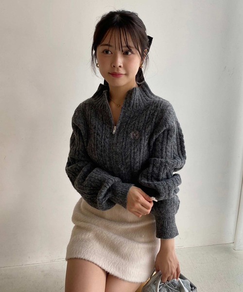 one after another NICE CLAUP（ワンアフターアナザーナイスクラップ）の「ワンポイント刺繍/ダブルジップアップケーブルニット（ニット/セーター・レディース・アイボリー/グレー/チャコールグレー/ベージュ/ピンク・FREE）」の8枚目の写真