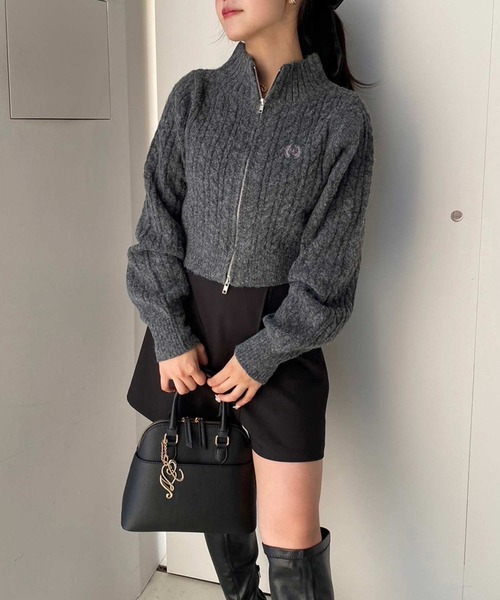 one after another NICE CLAUP（ワンアフターアナザーナイスクラップ）の「ワンポイント刺繍/ダブルジップアップケーブルニット（ニット/セーター・レディース・アイボリー/グレー/チャコールグレー/ベージュ/ピンク・FREE）」の9枚目の写真