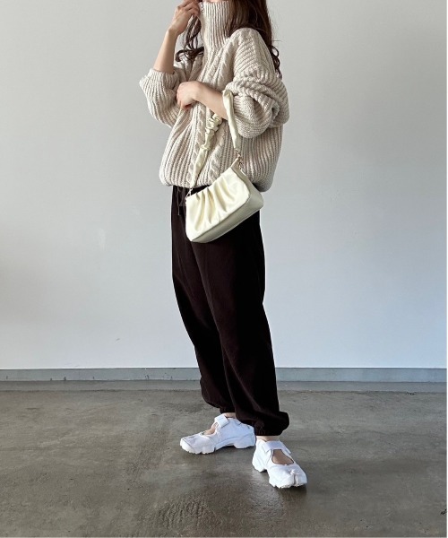 t a r o s u（タロス）の「open collar volume knit/オープンカラーボリュームニット（ニット/セーター・レディース・ベージュ/チャコールグレー・FREE）」の14枚目の写真