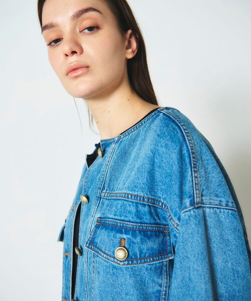 GRACE CONTINENTAL（グレースコンチネンタル）の「メタル釦デニムジャケット（デニムジャケット・レディース・インディゴブルー/ホワイト・36）」の3枚目の写真