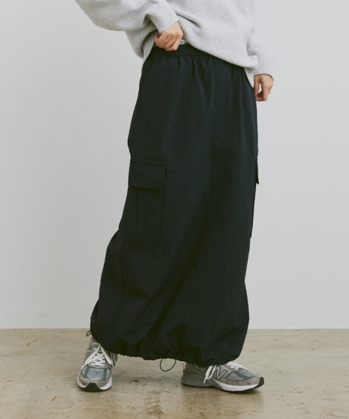 flaner(フラネ)の「Loose nylon long skirt / ルーズナイロンロングスカート(スカート・レディース・ブラック/ネイビー・MEDIUM/SMALL)」の1枚目の写真