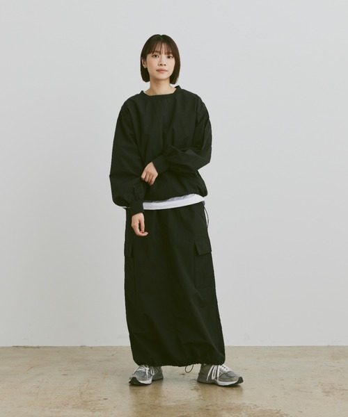 flaner(フラネ)の「Loose nylon long skirt / ルーズナイロンロングスカート(スカート・レディース・ブラック/ネイビー・MEDIUM/SMALL)」の12枚目の写真