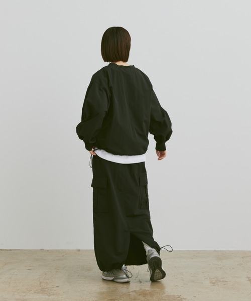 flaner(フラネ)の「Loose nylon long skirt / ルーズナイロンロングスカート(スカート・レディース・ブラック/ネイビー・MEDIUM/SMALL)」の13枚目の写真
