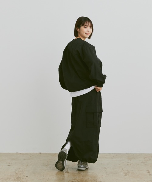 flaner(フラネ)の「Loose nylon long skirt / ルーズナイロンロングスカート(スカート・レディース・ブラック/ネイビー・MEDIUM/SMALL)」の14枚目の写真