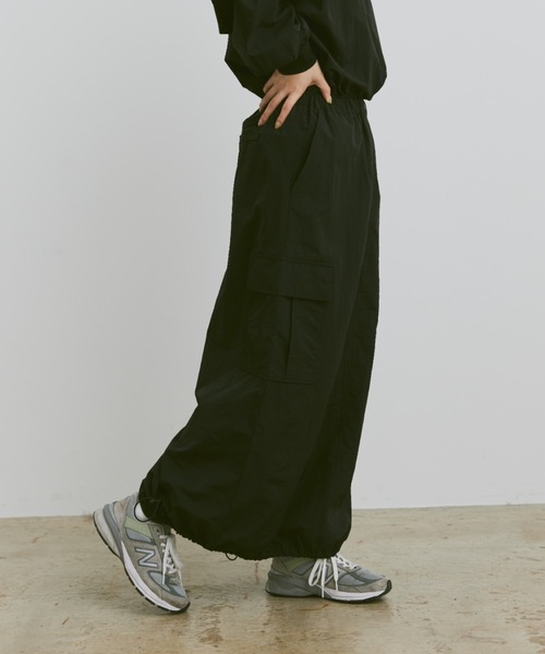 flaner(フラネ)の「Loose nylon long skirt / ルーズナイロンロングスカート(スカート・レディース・ブラック/ネイビー・MEDIUM/SMALL)」の5枚目の写真