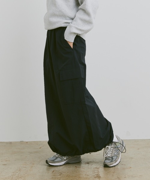 flaner(フラネ)の「Loose nylon long skirt / ルーズナイロンロングスカート(スカート・レディース・ブラック/ネイビー・MEDIUM/SMALL)」の21枚目の写真