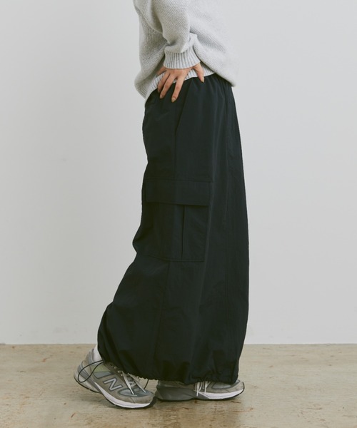 flaner(フラネ)の「Loose nylon long skirt / ルーズナイロンロングスカート(スカート・レディース・ブラック/ネイビー・MEDIUM/SMALL)」の22枚目の写真