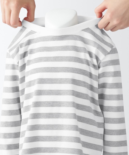 無印良品（ムジルシリョウヒン）の「ベビー　あたまするっと　クルーネック長袖Ｔシャツ　ボーダー（Tシャツ/カットソー・キッズ・ライトイエロー系1/ライトグリーン系/グレー系その他/ブルー系8/パープル系3/ブラック系・80/90/100）」の13枚目の写真