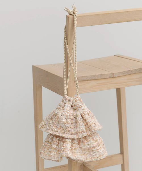 earth music&ecology（アースミュージックアンドエコロジー）の「フリルツイード巾着バッグ（エコバッグ/サブバッグ・レディース・マルチ/ピンクベージュ・FREE）」の2枚目の写真