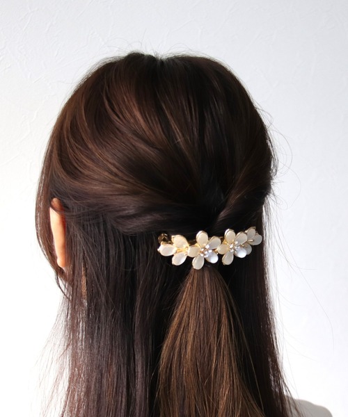 Three Four Time（ｽﾘｰﾌｫｰﾀｲﾑ）の「キャッツフラワーバレッタ【結婚式/フォーマル/入卒/デイリー】（バレッタ/ヘアクリップ・レディース・アイボリー・FREE）」の3枚目の写真