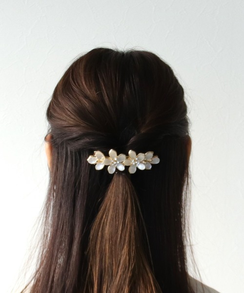 Three Four Time（ｽﾘｰﾌｫｰﾀｲﾑ）の「キャッツフラワーバレッタ【結婚式/フォーマル/入卒/デイリー】（バレッタ/ヘアクリップ・レディース・アイボリー・FREE）」の4枚目の写真