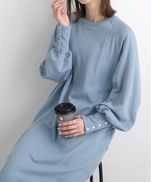 ad thie(アドティエ)の「ボタンデザイン ボリュームスリーブワンピース(ワンピース・レディース・ブルー/オートミール/チャコール・FREE)」の3枚目の写真