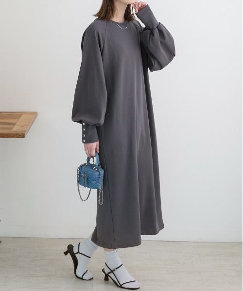 ad thie(アドティエ)の「ボタンデザイン ボリュームスリーブワンピース(ワンピース・レディース・ブルー/オートミール/チャコール・FREE)」の2枚目の写真