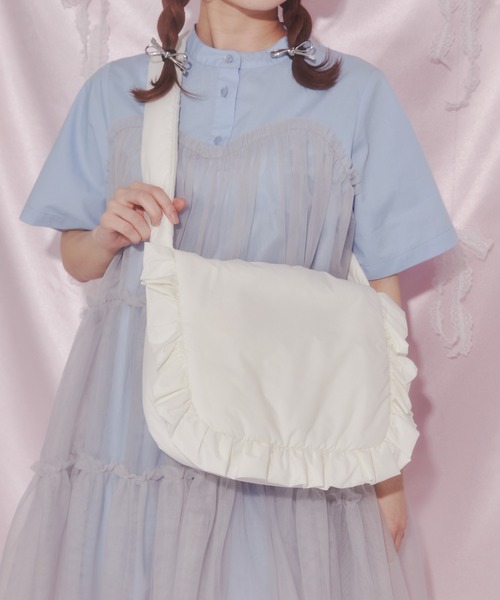 WC(ダブル シー)の「フリルパテッドショルダーバッグ(ショルダーバッグ・レディース・アイボリー/ブラック・FREE)」の8枚目の写真