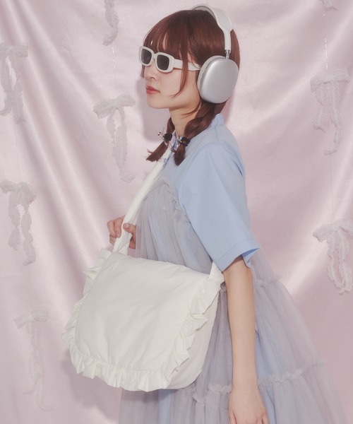 WC(ダブル シー)の「フリルパテッドショルダーバッグ(ショルダーバッグ・レディース・アイボリー/ブラック・FREE)」の9枚目の写真