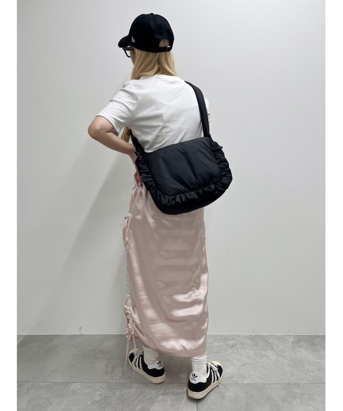 WC(ダブル シー)の「フリルパテッドショルダーバッグ(ショルダーバッグ・レディース・アイボリー/ブラック・FREE)」の13枚目の写真