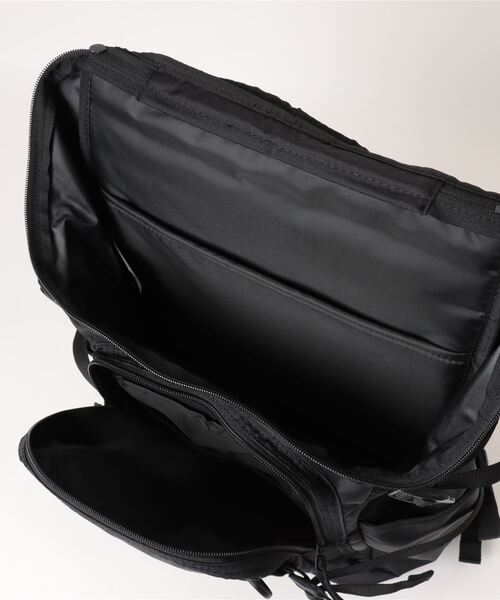 THRASHER(スラッシャー)の「GONZ BACKPACK 30L/スラッシャーノートパソコン収納可能撥水加工ジップフラップデザインバッグパックリュックサック(バックパック/リュック・メンズ・ブラック×ホワイト/ブラック×ブラック/ブラック×グリーン・FREE)」の12枚目の写真