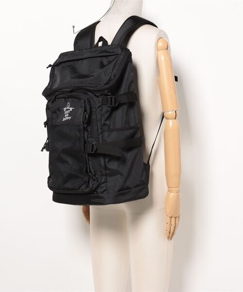 THRASHER(スラッシャー)の「GONZ BACKPACK 30L/スラッシャーノートパソコン収納可能撥水加工ジップフラップデザインバッグパックリュックサック(バックパック/リュック・メンズ・ブラック×ホワイト/ブラック×ブラック/ブラック×グリーン・FREE)」の13枚目の写真