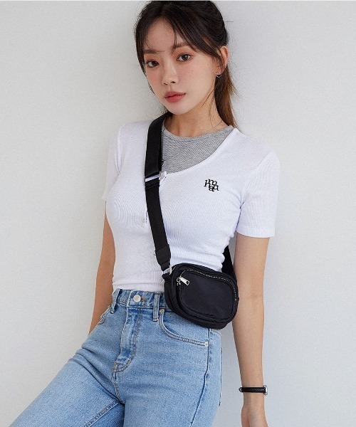 muahmuah(ムーアムーア)の「A'GEM/9 × .kom 『muah muah/ムーアムーア』 LOGO POINT BUTTON HALF T-SHIRT/ロゴポイント ボタンハーフTシャツ(Tシャツ/カットソー・レディース・ホワイト/グレー/ブラック・FREE)」の4枚目の写真