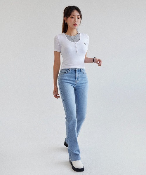 muahmuah(ムーアムーア)の「A'GEM/9 × .kom 『muah muah/ムーアムーア』 LOGO POINT BUTTON HALF T-SHIRT/ロゴポイント ボタンハーフTシャツ(Tシャツ/カットソー・レディース・ホワイト/グレー/ブラック・FREE)」の6枚目の写真