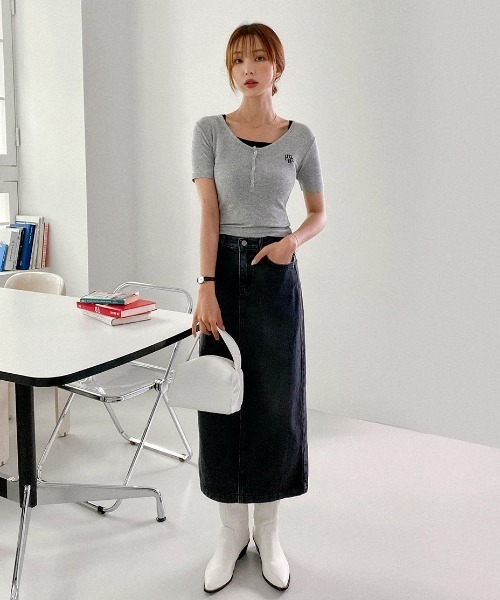 muahmuah(ムーアムーア)の「A'GEM/9 × .kom 『muah muah/ムーアムーア』 LOGO POINT BUTTON HALF T-SHIRT/ロゴポイント ボタンハーフTシャツ(Tシャツ/カットソー・レディース・ホワイト/グレー/ブラック・FREE)」の15枚目の写真