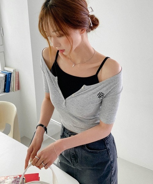 muahmuah(ムーアムーア)の「A'GEM/9 × .kom 『muah muah/ムーアムーア』 LOGO POINT BUTTON HALF T-SHIRT/ロゴポイント ボタンハーフTシャツ(Tシャツ/カットソー・レディース・ホワイト/グレー/ブラック・FREE)」の12枚目の写真