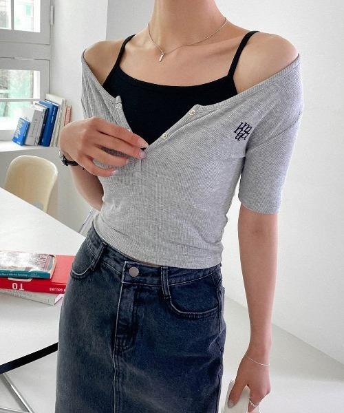 muahmuah(ムーアムーア)の「A'GEM/9 × .kom 『muah muah/ムーアムーア』 LOGO POINT BUTTON HALF T-SHIRT/ロゴポイント ボタンハーフTシャツ(Tシャツ/カットソー・レディース・ホワイト/グレー/ブラック・FREE)」の14枚目の写真