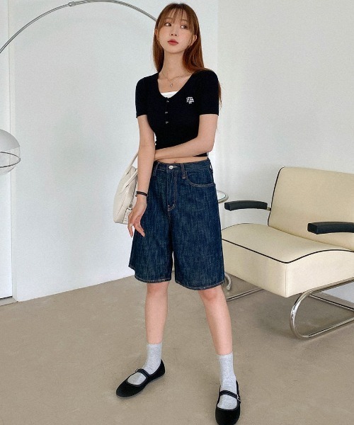 muahmuah(ムーアムーア)の「A'GEM/9 × .kom 『muah muah/ムーアムーア』 LOGO POINT BUTTON HALF T-SHIRT/ロゴポイント ボタンハーフTシャツ(Tシャツ/カットソー・レディース・ホワイト/グレー/ブラック・FREE)」の10枚目の写真