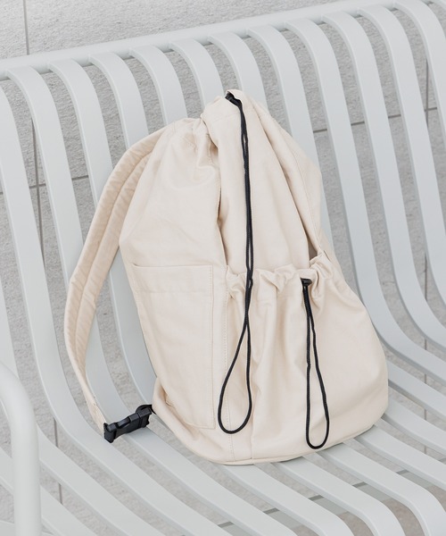 LAKOLE（ラコレ）の「ドロストリュック / 117900（バックパック/リュック・メンズ・ブラック/グレー/ベージュ/アイボリー・FREE）」の4枚目の写真