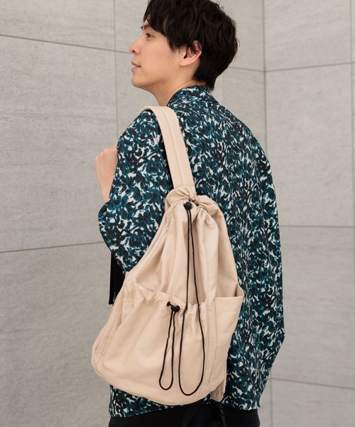 LAKOLE（ラコレ）の「ドロストリュック / 117900（バックパック/リュック・メンズ・ブラック/グレー/ベージュ/アイボリー・FREE）」の3枚目の写真