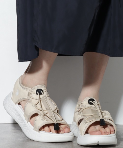 U.S. POLO ASSN.（ユーエスポロアッスン）の「【U.S. POLO ASSN./ユーエスポロアッスン】軽量 ワンポイント スポーツサンダル（サンダル・レディース・ホワイト/ブラック/ベージュ・22.0cm/23.0cm/24.0cm/23.5cm/24.5cm/25.0cm）」の3枚目の写真